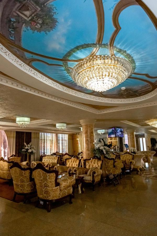 Amici Grand Hotel Krasnodar Exterior foto